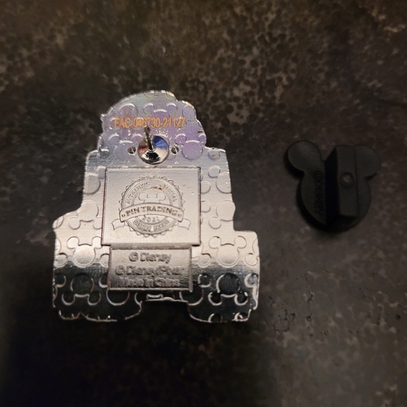 Disney | Up Carl Pin - Picture 2 of 2